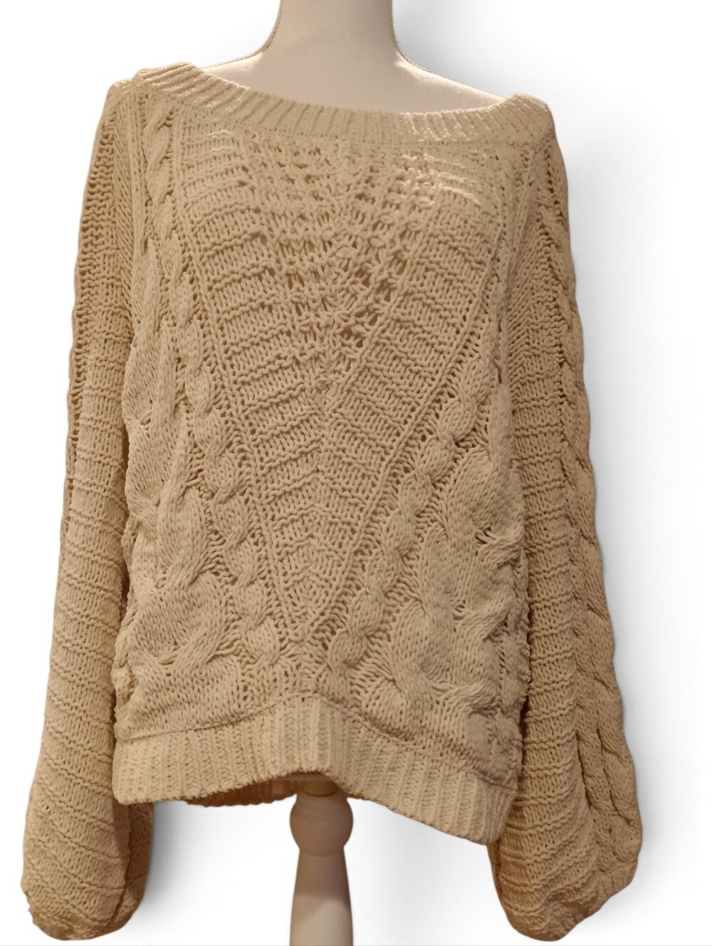EXPRESS Soft Cable Knit Chunky Style Oversized Crewneck Cream Sweater Medium